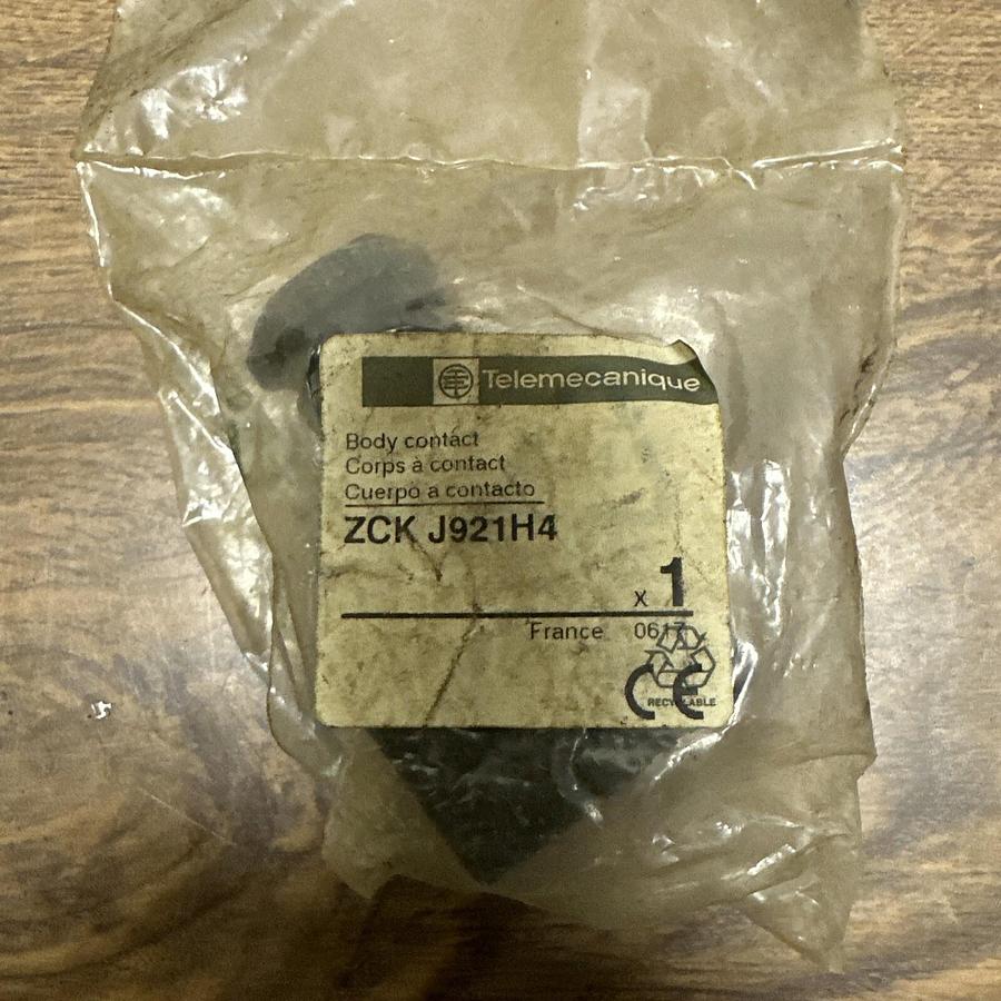 Used Telemecique,ZCK J921H4,Contact Body