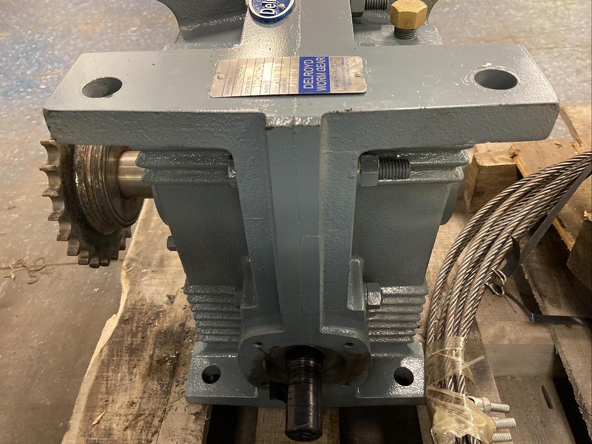 Used Delroyd,E40-089-B4,Worm Gear Reducer E40-089-B4 Ratio 5-1/6:1