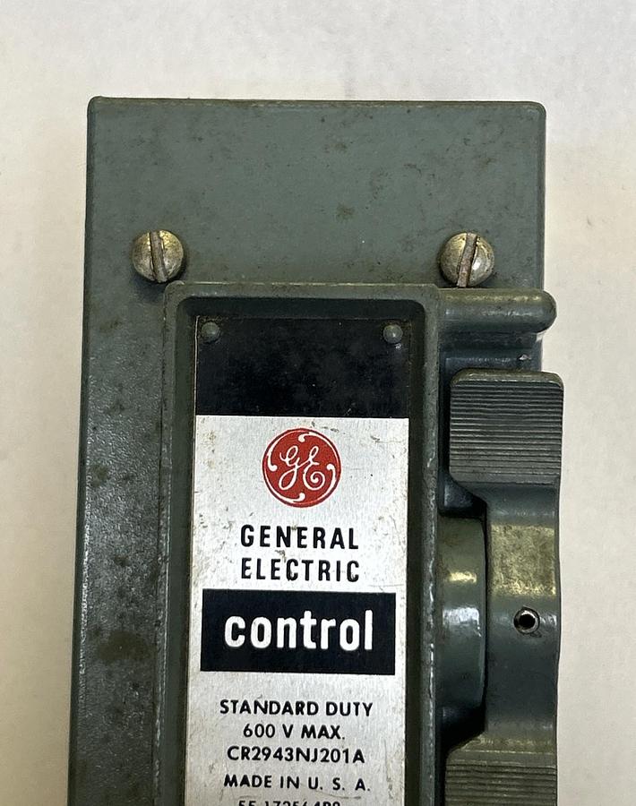Used GENERAL ELECTRIC,CR2943NJ201A,PUSH BUTTON CONTROL STATION 600V