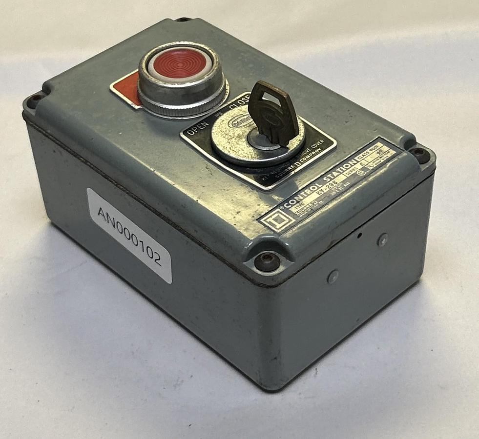 Used SQUARE D,9001-KY-298,CONTROL STATION