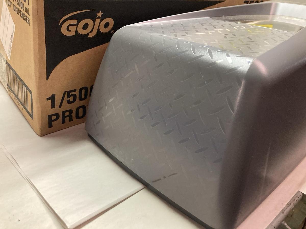 Gojo,7500-01,Push-Style Soap Dispenser 5000 Ml Gray