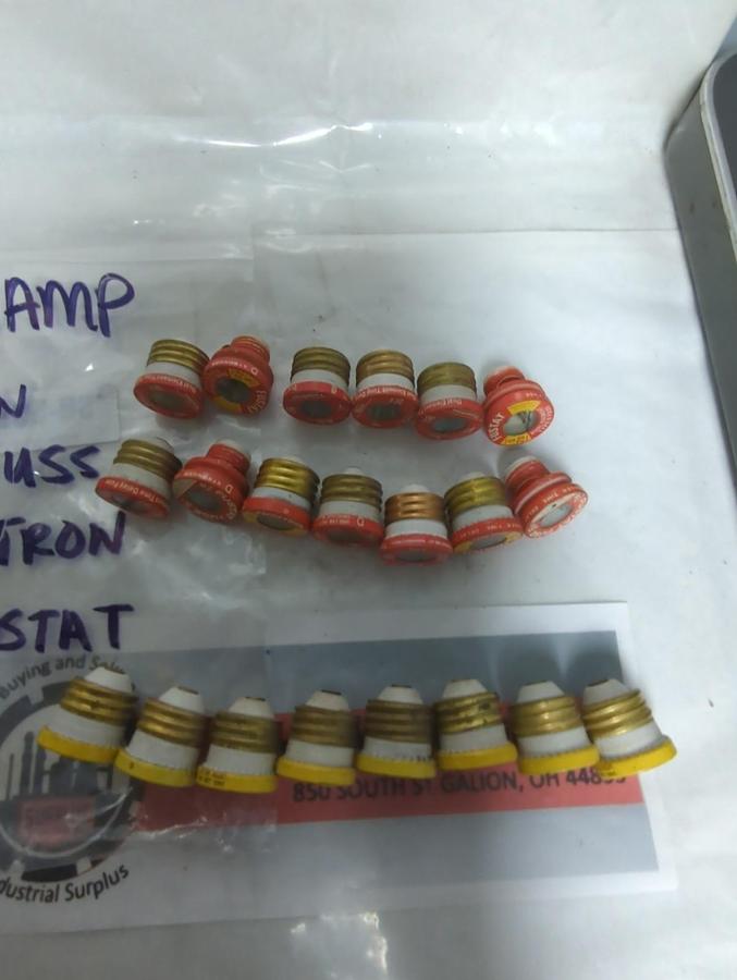 Used BUSSMANN,20 AMP,SCREW IN FUSE 20 AMP LOT OF 21 PRE-OWNED