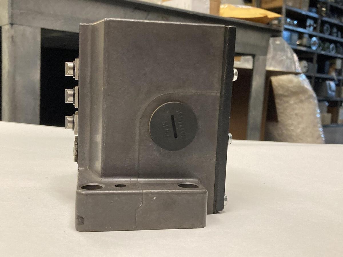Used Balluff,BNS 519-E4-D16-100-10,Limit Switch Unit