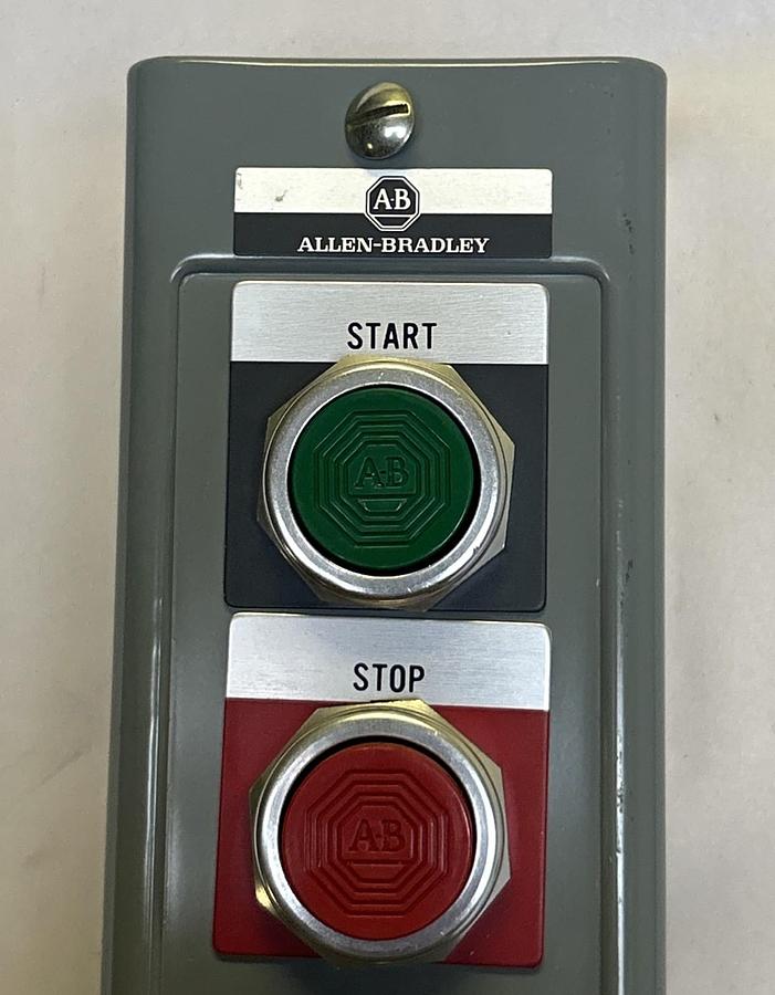 ALLEN BRADLEY,800H-2HA,HEAVY DUTY START / STOP PUSH BUTTON NOS