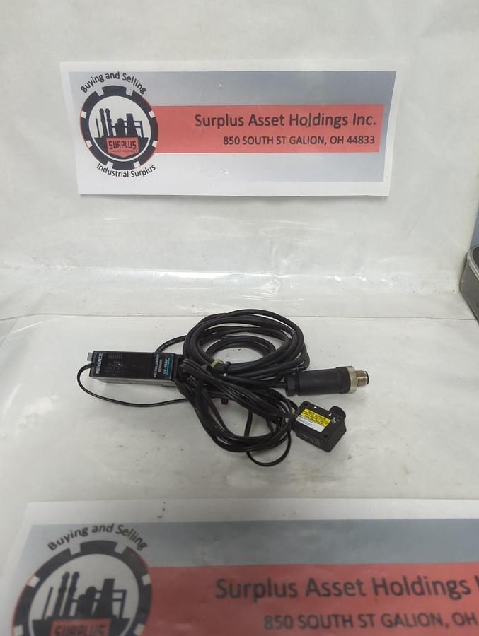 Used KEYENCE,LV-21AP LV-H32,DIGITAL LASER SENSOR ASSEMBLY PRE-OWNED