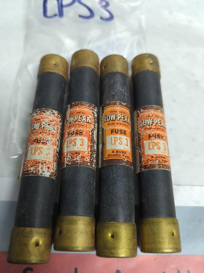 Used COOPER BUSSMANN,LPS-3,LOW-PEAK 3 AMP FUSE LOT OF 4 PRE-OWNED