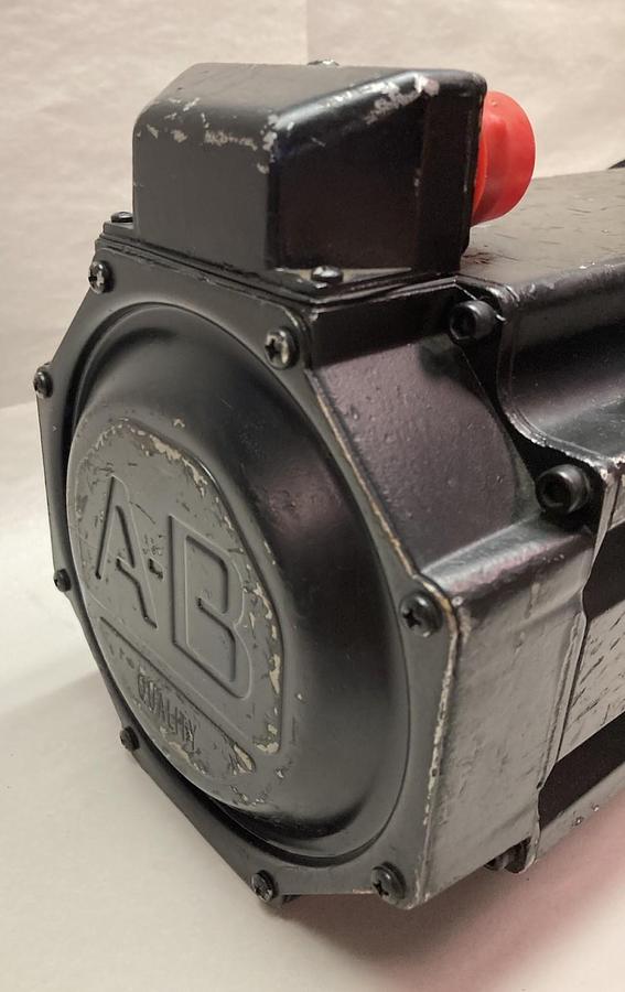 Used Allen-Bradley,MPL-B560F-MJ22AA,Servo Motor