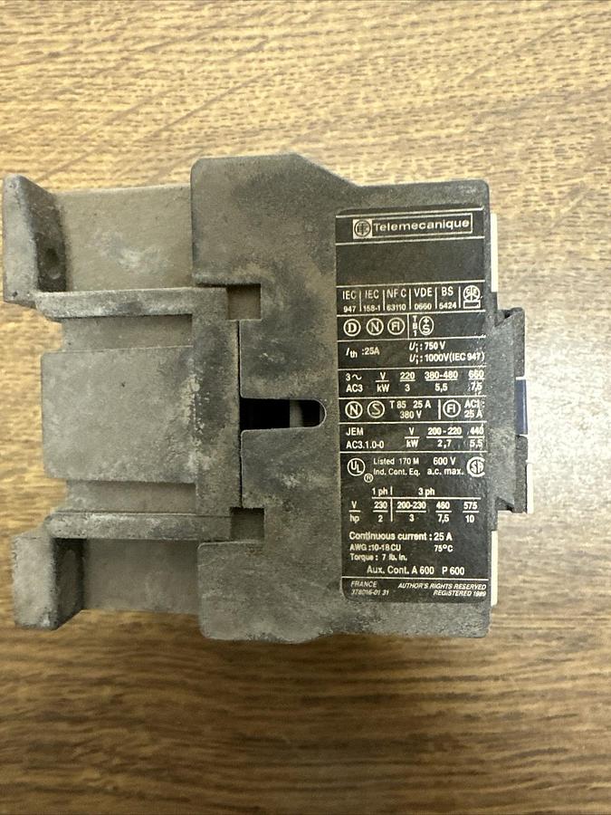 Telemechanique,LC1D1210G6,Contactor 120V