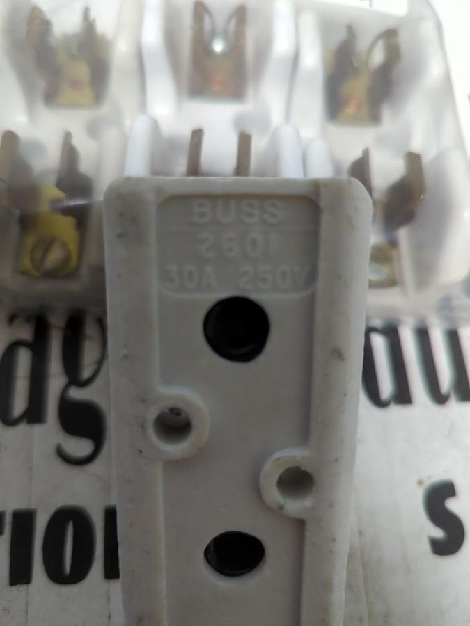 COOPER BUSSMANN,2601,CERAMIC FUSE HOLDER 30A/250V LOT OF 4 NOS