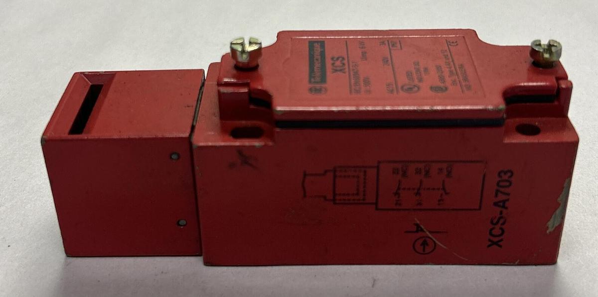 Used TELEMECANIQUE,XCSA703,SAFETY INTERLOCK SWITCH