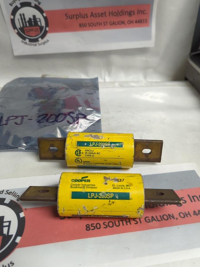 Used COOPER BUSSMANN,LPJ-200SP,LOW-PEAK FUSE 200 AMP LOT OF 2 PRE-OWNED