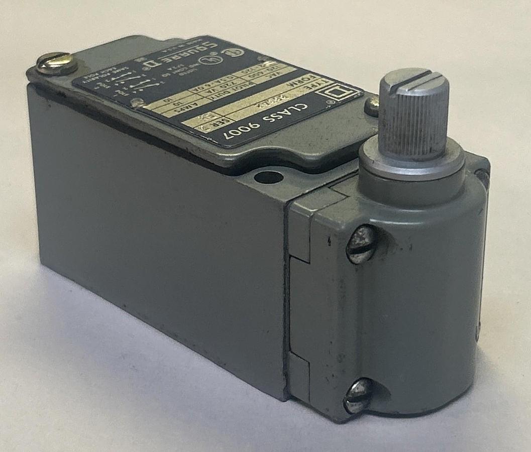 Used SQUARE D,9007B63A2,LIMIT SWITCH