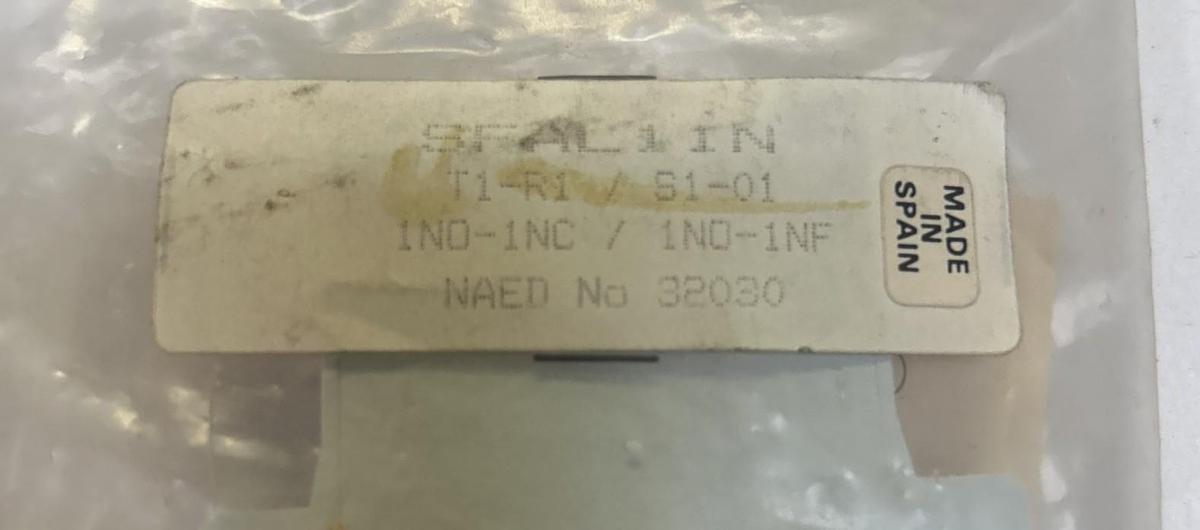 AGUT,SFAL11N,AUXILIARY CONTACT BLOCK LOT OF 2 NOS