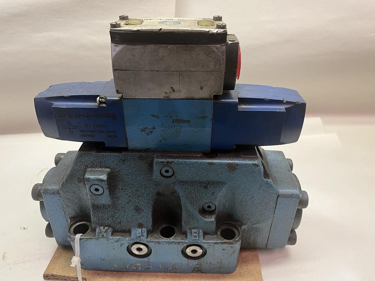 Used SPERRY VICKERS,DG5S-8-2N-WLB-11,DIRECTIONAL VALVE DGV4-3-6N-WLB-12 PILOT 120V CO