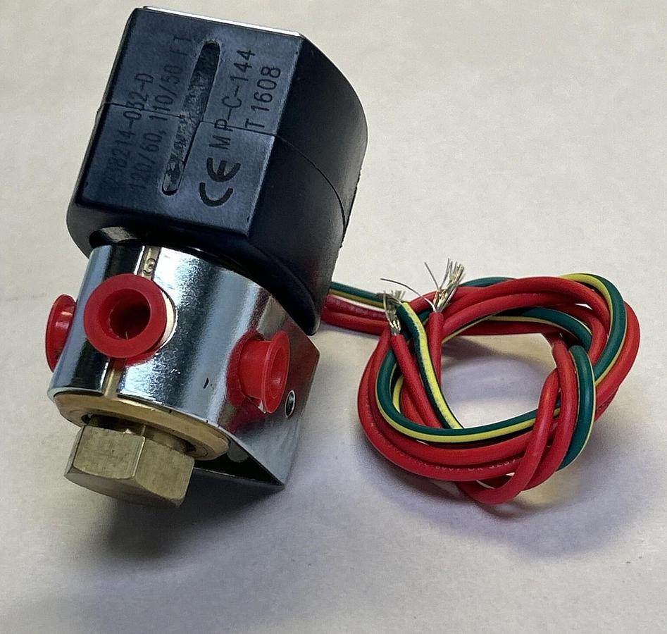 Used ASCO,EF8320G027V,SOLENOID VALVE 1/8INCH 3W 110/120V NEW