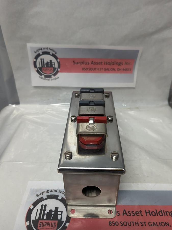 Used ALLEN BRADLEY,800H-3HD4,HEAVY DUTY 3-BUTTON STATION OPEN/CLOSE/STOP PRE-OWNED