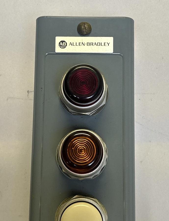 Used ALLEN BRADLEY,800H-4HZ,FOUR STATION PUSH BUTTON ENCLOSURE