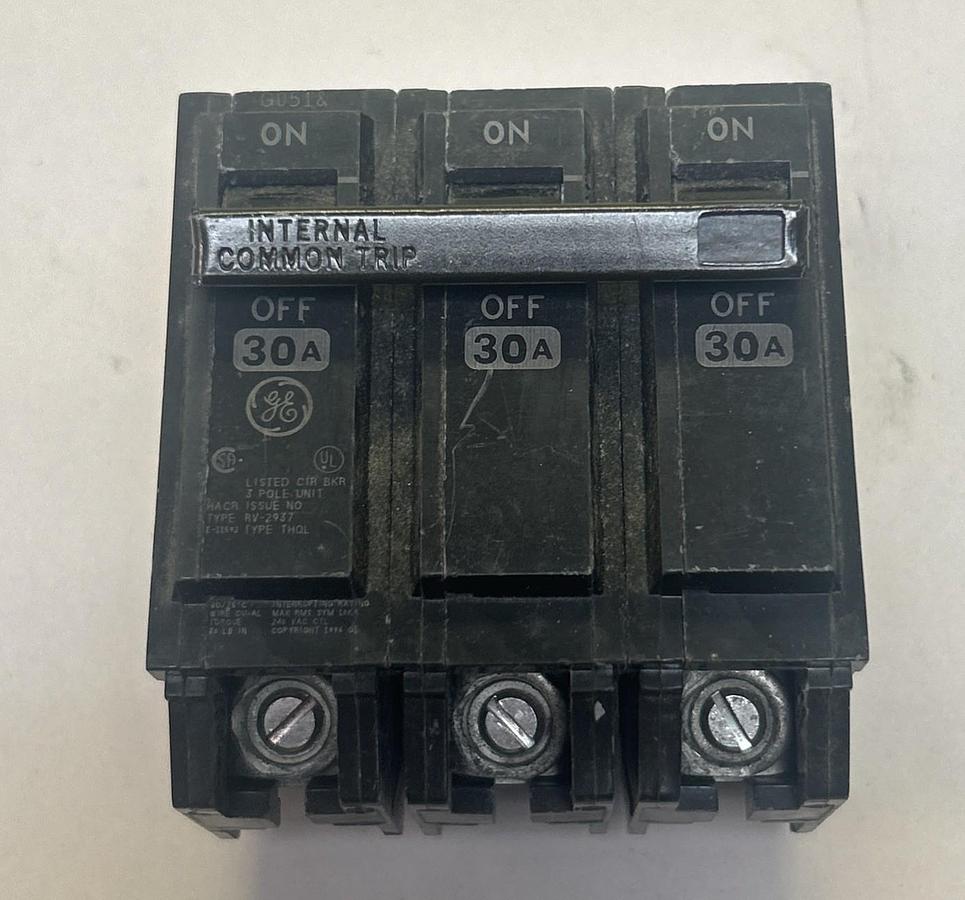GENERAL ELECTRIC,THQL330,CIRCUIT BREAKER 30A 240V 3P NOS
