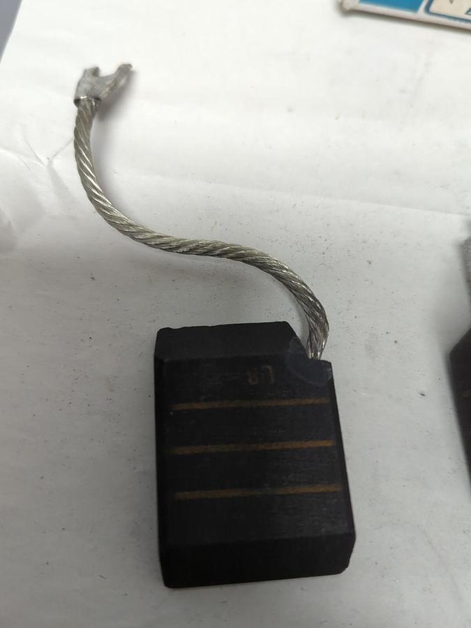 RELIANCE ELECTRIC,3141-CN,CARBON MOTOR BRUSHES BOX OF 8 PIECES NOS