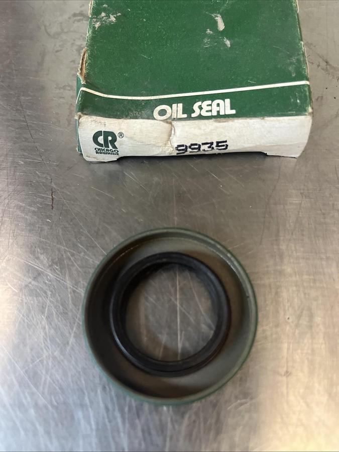 CR CHICAGO RAWHIDE,9935,OIL SEAL