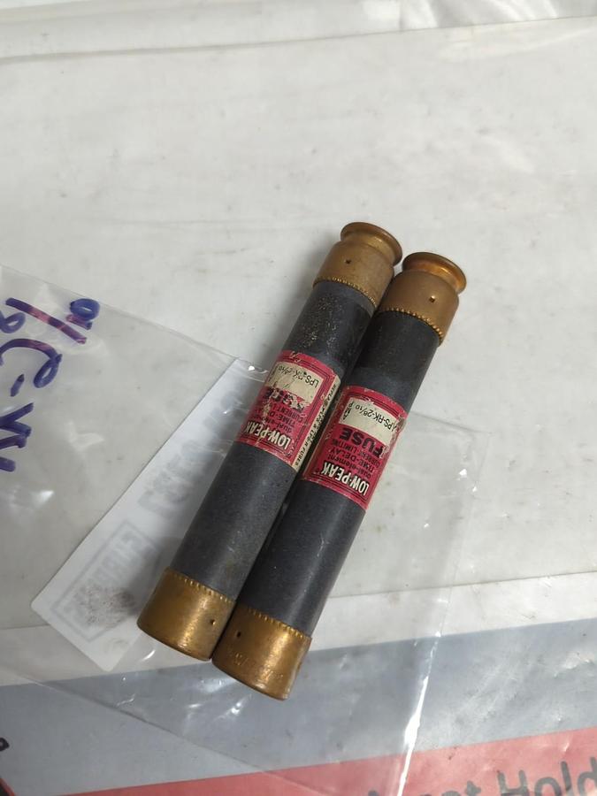 Used COOPER BUSSMANN,LPS-RK-2-8/10,LOW-PEAK 2-8/10 AMP FUSE LOT OF 2 PRE-OWNED