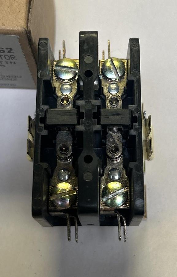 Used JOSLYN CLARK,DP2C302-240,DEFINITE PURPOSE CONTACTOR NEW