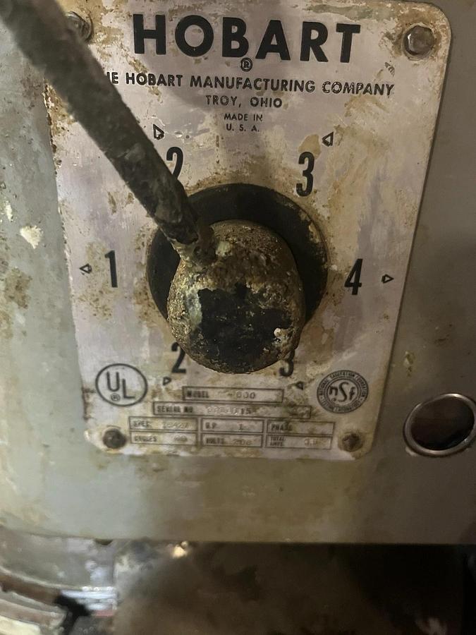 Used HOBART,H-600,INDUSTRIAL MIXER 3PH 1HP NEEDS REBUILT