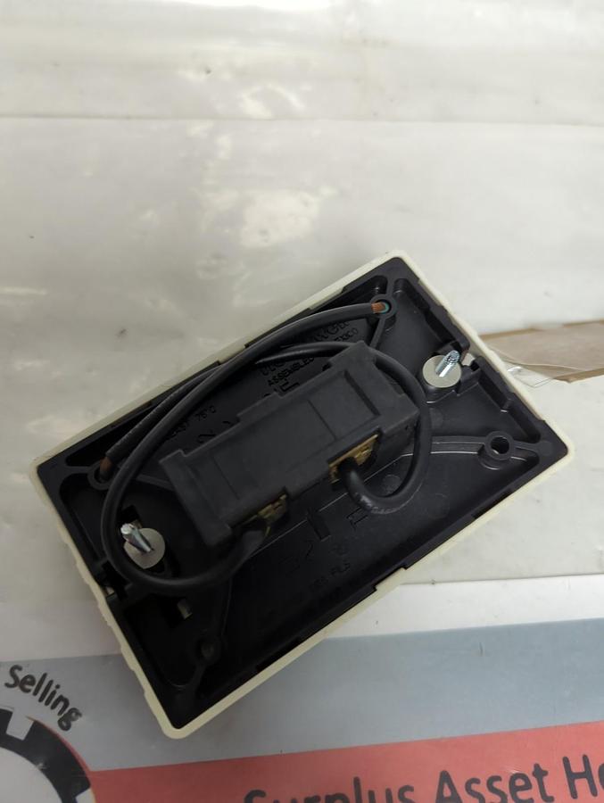 Used HONEYWELL,T410A1013,ELECTRIC HEAT THERMOSTAT PRE-OWNED