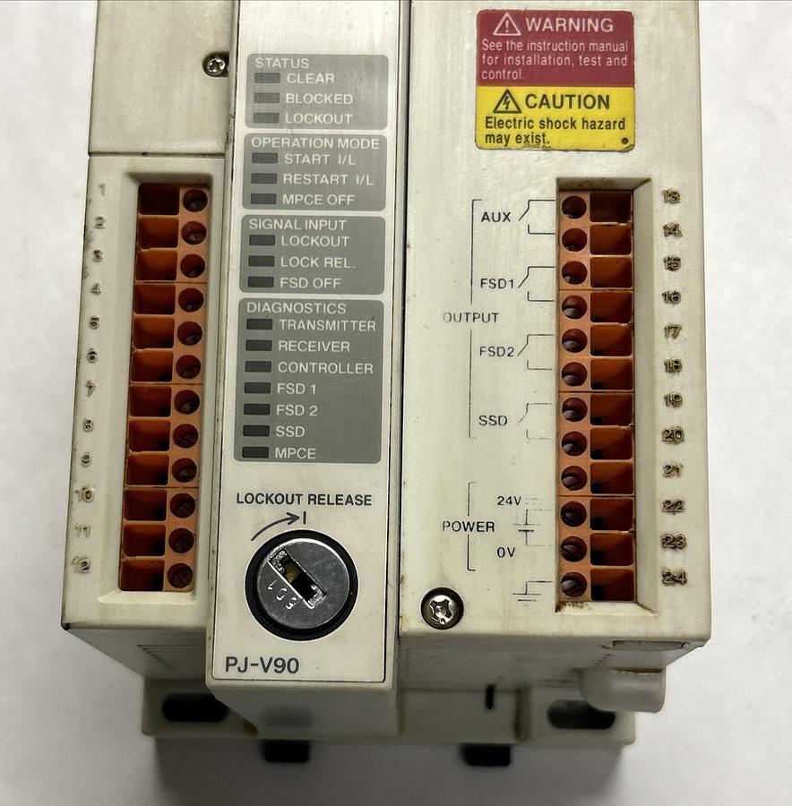 Used KEYENCE,PJ-V90,LIGHT CURTAIN CONTROLLER