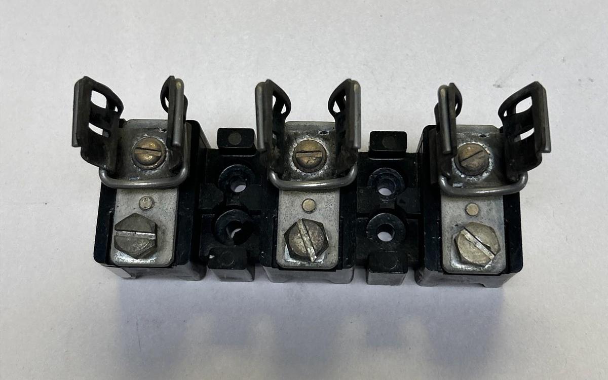Used ALLEN BRADLEY,40023-440-08,DISCONNECT FUSE BLOCK 60A 600V