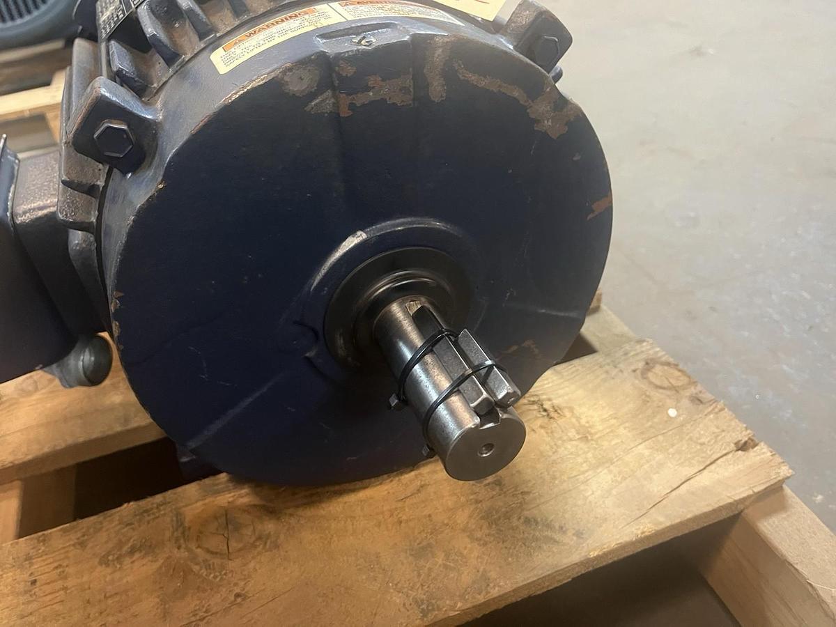 Used MARATHON,AVC-213TTFS4001BR-L,SERIES E MOTOR 5HP 3530RPM 3PH 213T