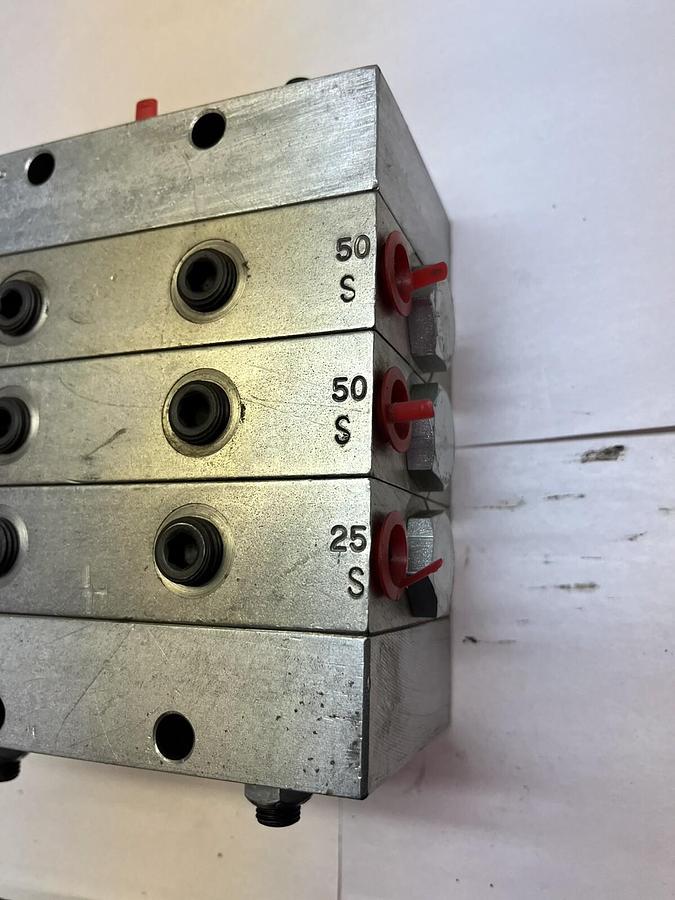 Used LUBRIQUIP,MXE-00-25S,W TWO MXD-00-50S VALVE BANK