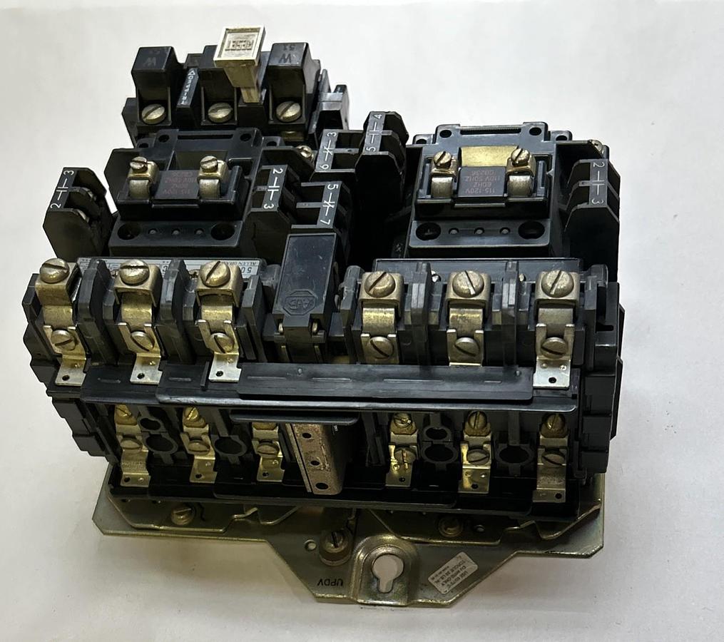Used ALLEN BRADLEY,505-B0D,REVERSING STARTER SIZE 1 27A 600V