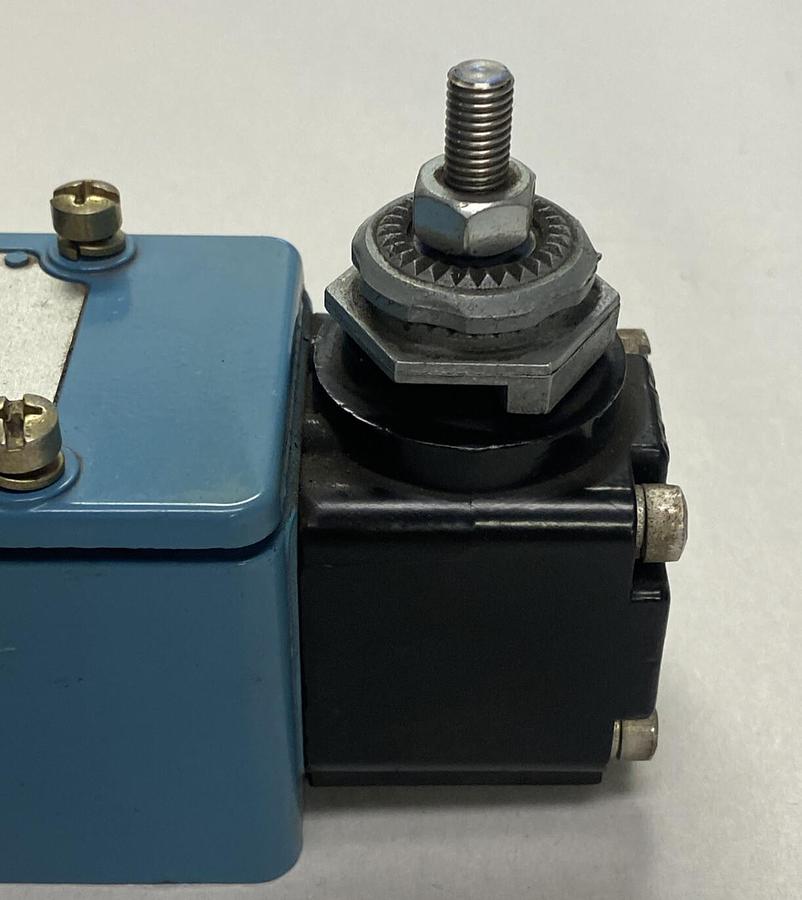 Used HONEYWELL MICROSWITCH,51ML2,PRECISION LIMIT SWITCH
