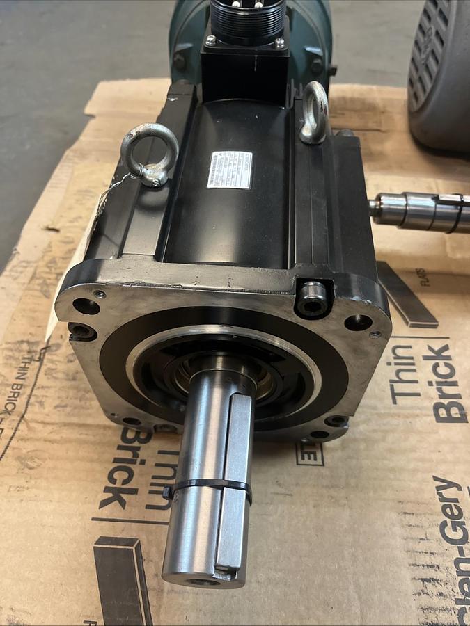 Used YASKAWA,SGMGV-75D3A61,AC SERVO MOTOR 7.5kW 1500RPM 400V