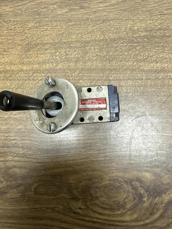 Used Schrader Automation,52483-1000,Directional Control Valve