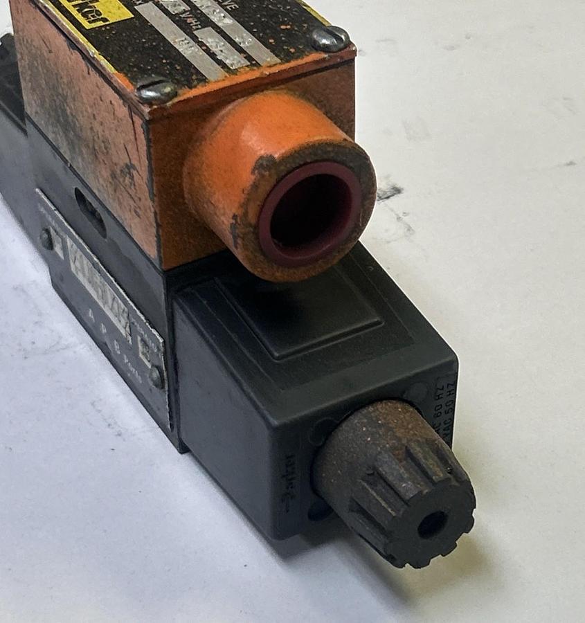Used PARKER,D1VWS0Y59,DIRECTIONAL CONTROL VALVE 5000 PSI 110/120V