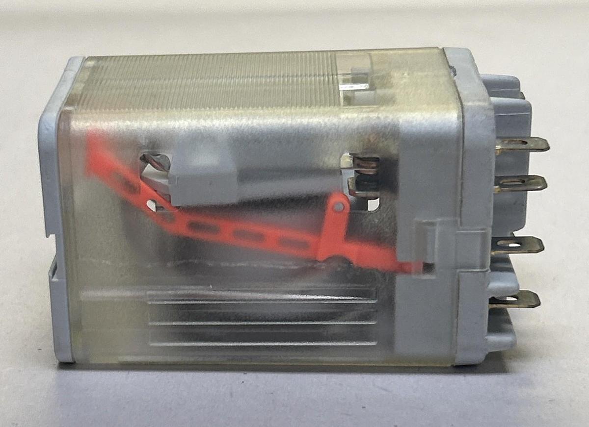 ALLEN BRADLEY,700-HB32A1,RELAY 10A 120V 50/60HZ NOS