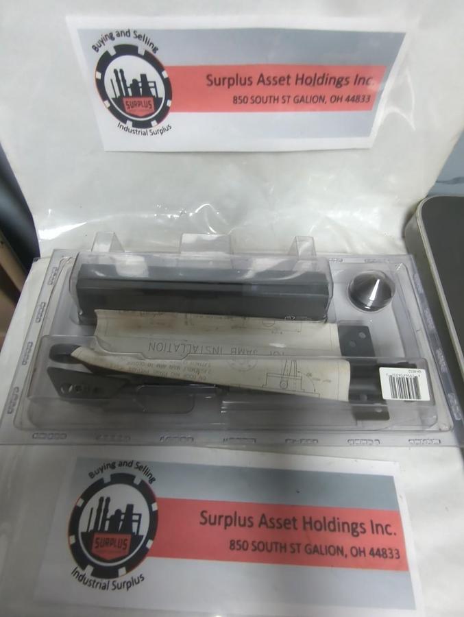UNIVERSAL HARDWARE,UH4032,HEAVY DUTY BRONZE COMMERCIAL DOOR CLOSER NOS