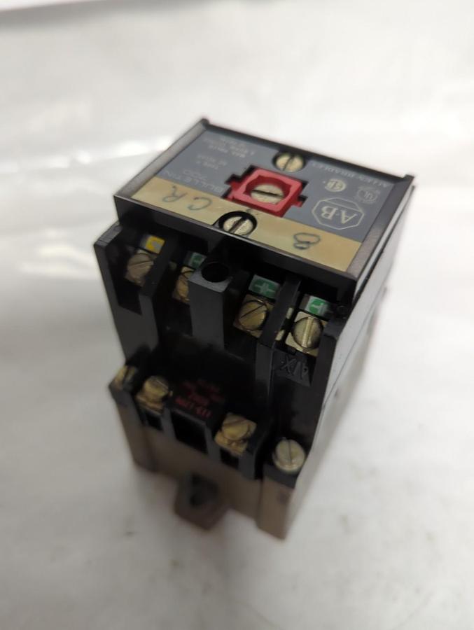 Used ALLEN BRADLEY,700-P400A1,SERIES A CONVERTIBLE CONTACT CONTROL RELAY PRE-OWNED