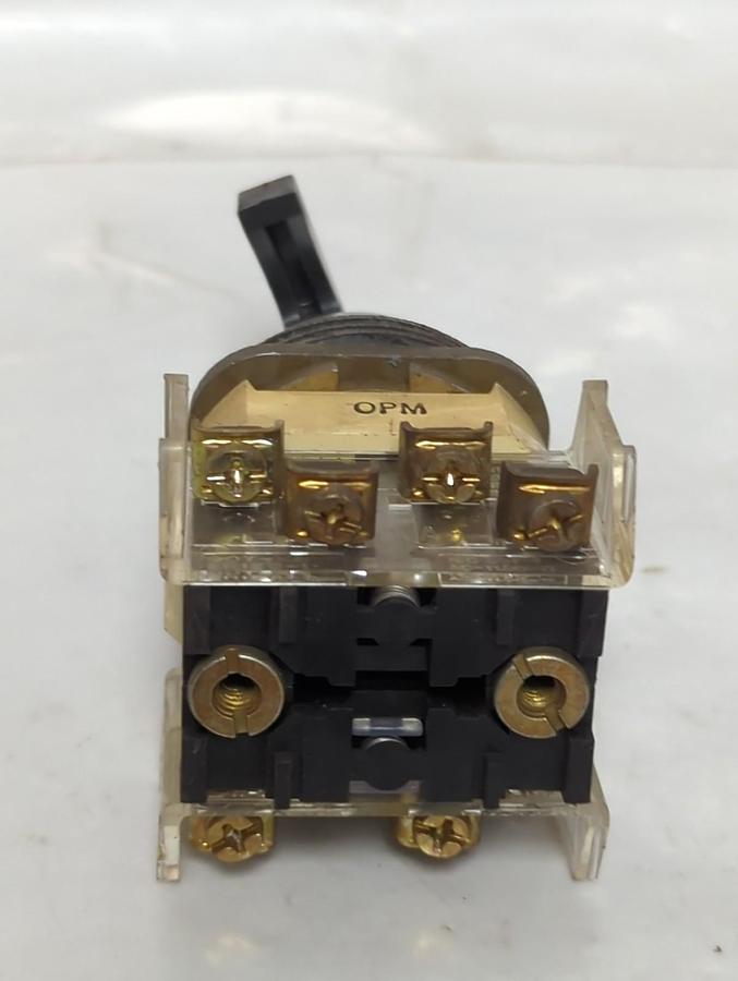 Used ALLEN BRADLEY,800T-N2KF4,SELECTOR SWITCH SERIES T PRE-OWNED