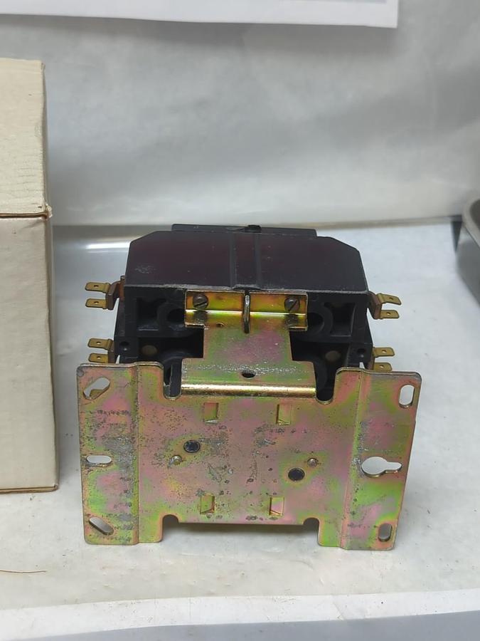 Used FURNAS,42GE35AF106,DEFINITE PURPOSE CONTROLLER SERIES D 3-POLE PRE-OWNED