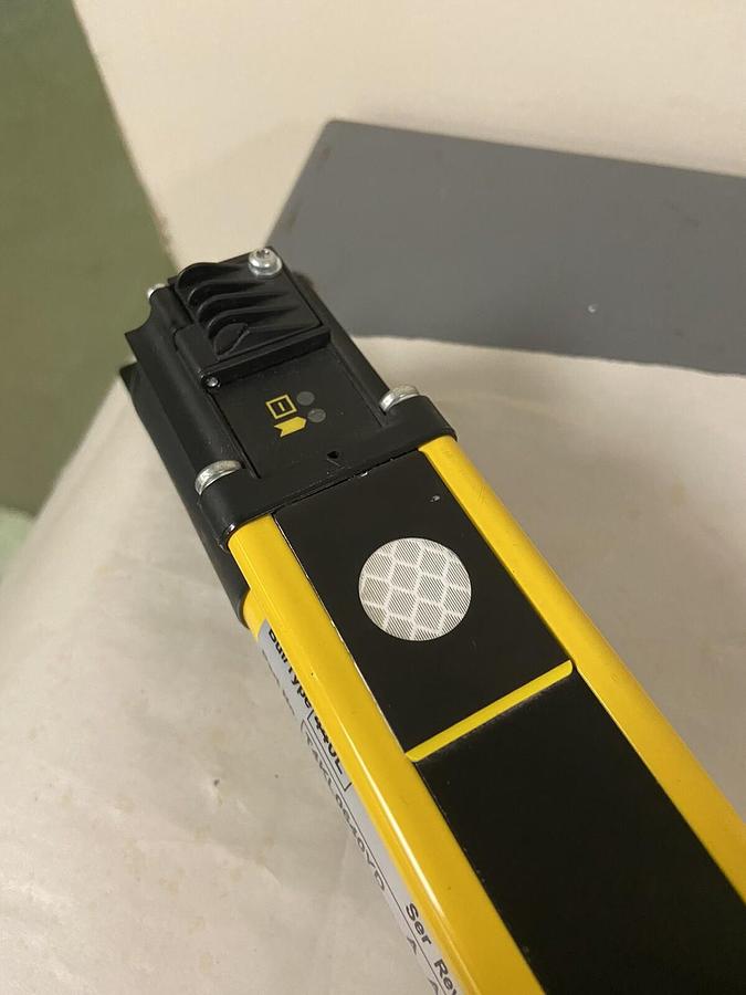 Used Allen Bradley,T4KL0640YD,Guardshield Light Curtain Transmitter Series A