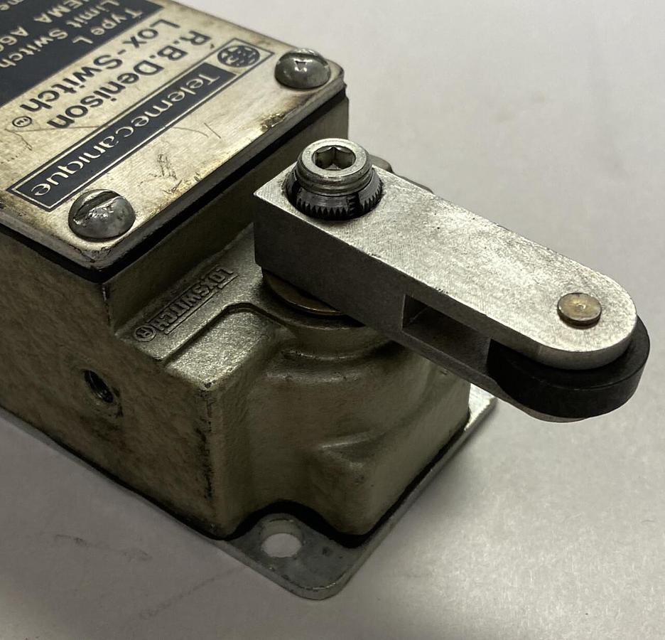 Used TELEMECANIQUE,L100W,LIMIT SWITCH LOX-SWITCH