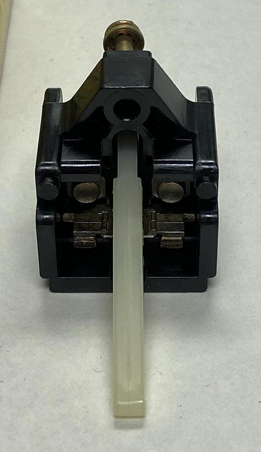 ALLEN BRADLEY,1495-G4,SER L NC CONTACT LOT OF 2 NEW