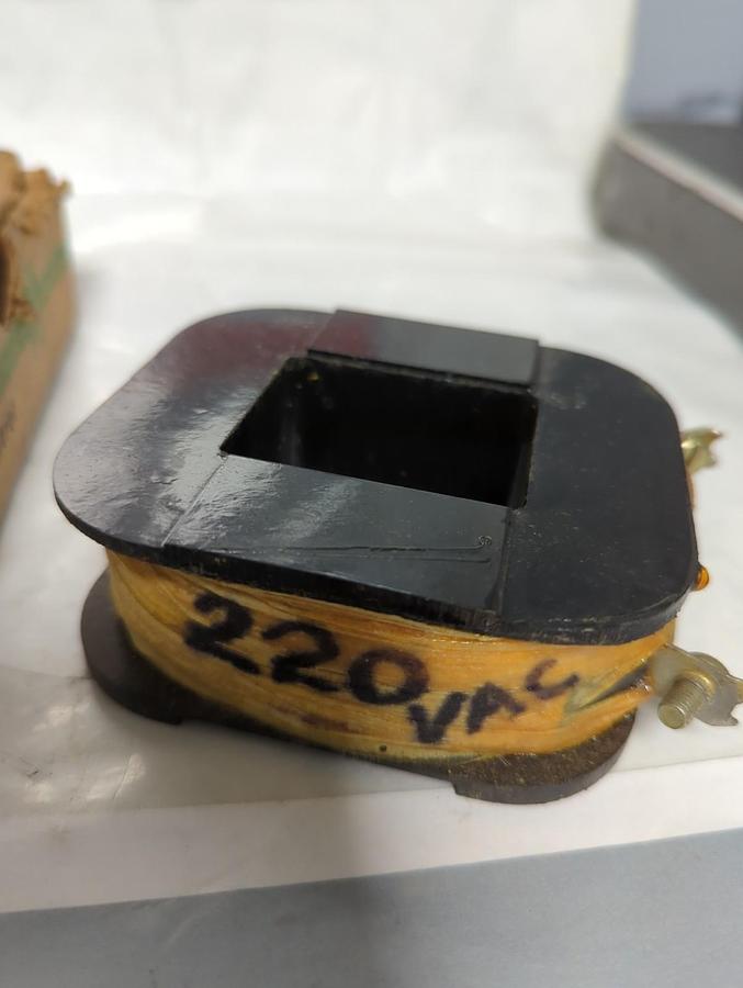 GENERAL ELECTRIC,3022081,COIL 220V NOS