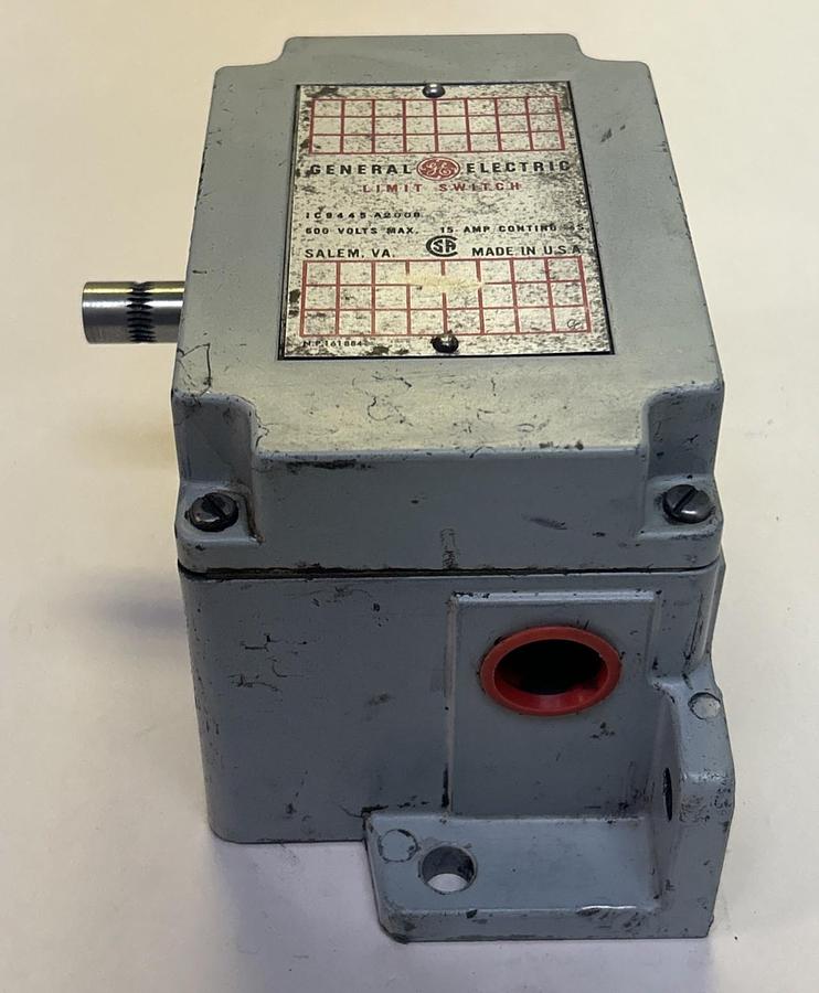 Used GENERAL ELECTRIC,IC9445A200B,LIMIT SWITCH 15AMP 600VAC