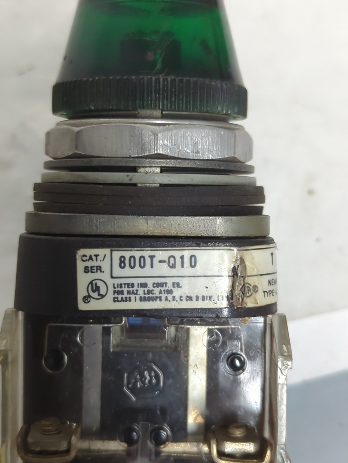 Used ALLEN BRADLEY,800H-Q10,SERIES T PILOT LIGHT GREEN PRE-OWNED