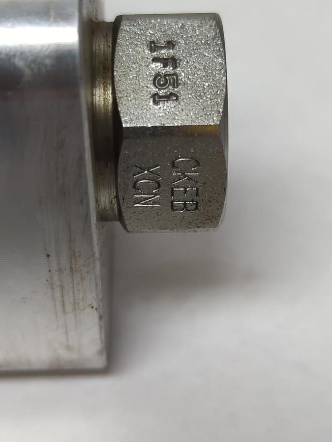 Used SUN HYDRAULICS,BBY,MANIFOLD 1IV1-AC+ WITH CKEB-XCN CARTRIDGE VALVE/BOLT USED