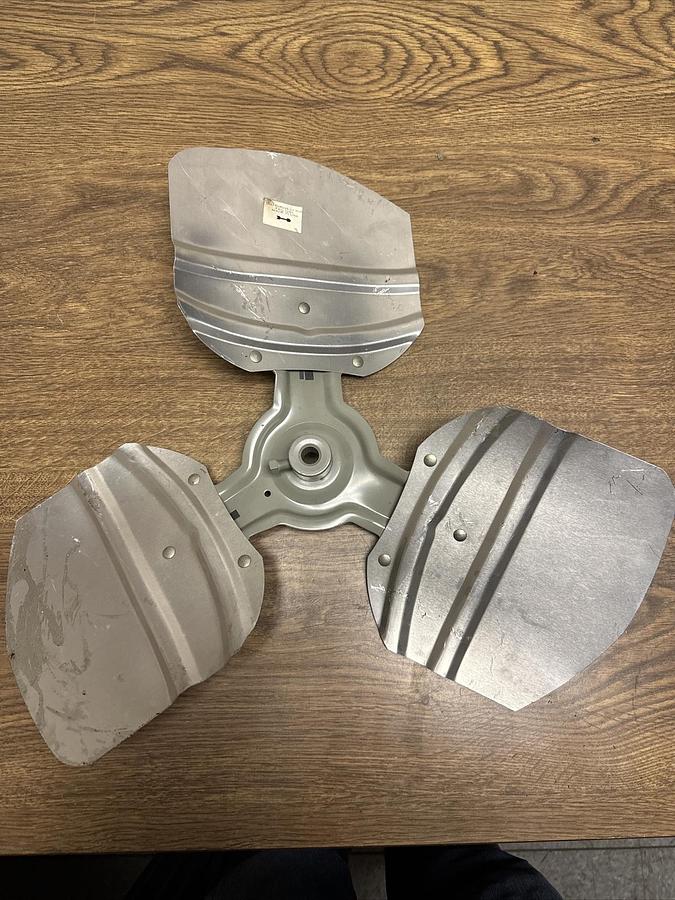 LAU,608049-01 K46,3 Blade Fan Blade